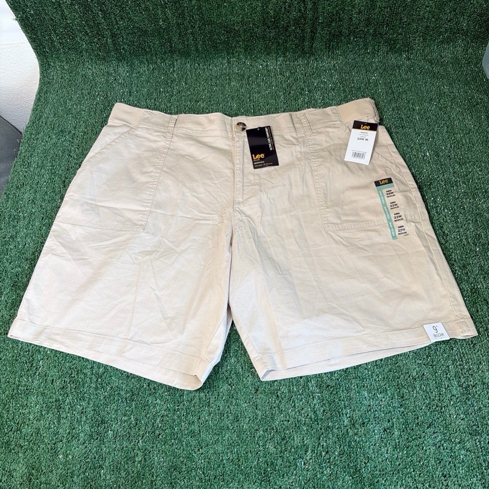 NWT Lee Flex‎ Comfort Loose Fit Greige Bermuda Shorts WMN Size 22W